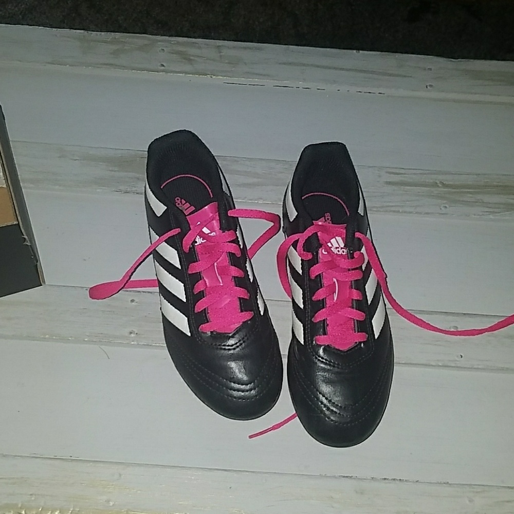 Addidas girls outdoor soccer cleats size 2 1/2